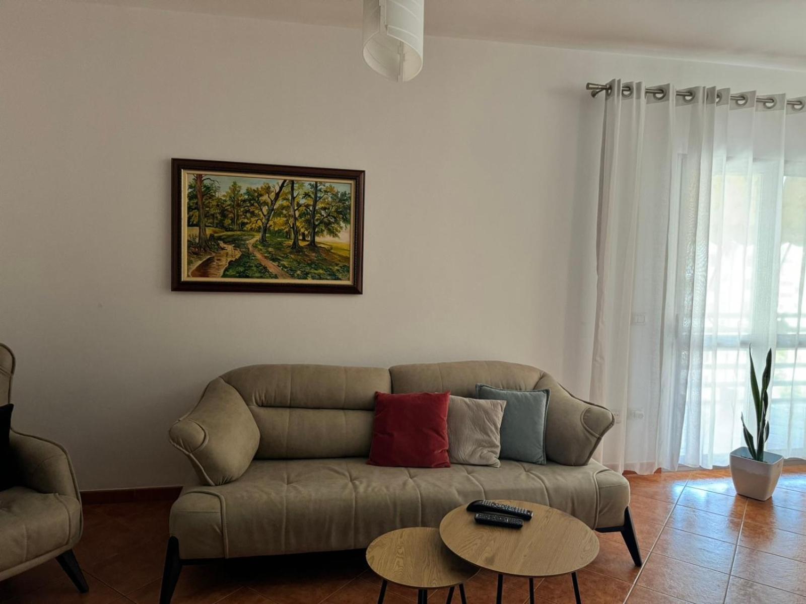 Robert Apartamento *